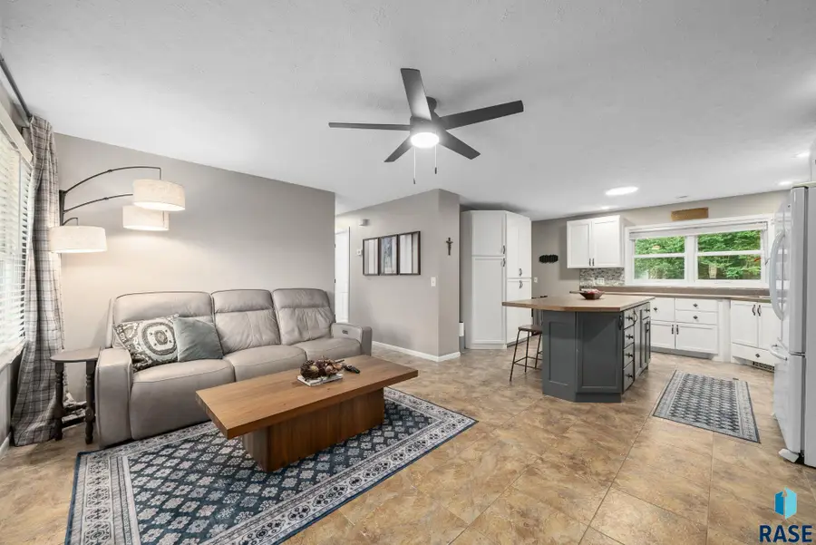 1900 S Wayland Ave, Sioux Falls, SD 57105 - Image #2