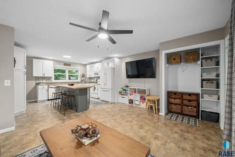 1900 S Wayland Ave, Sioux Falls, SD 57105 - Image #3