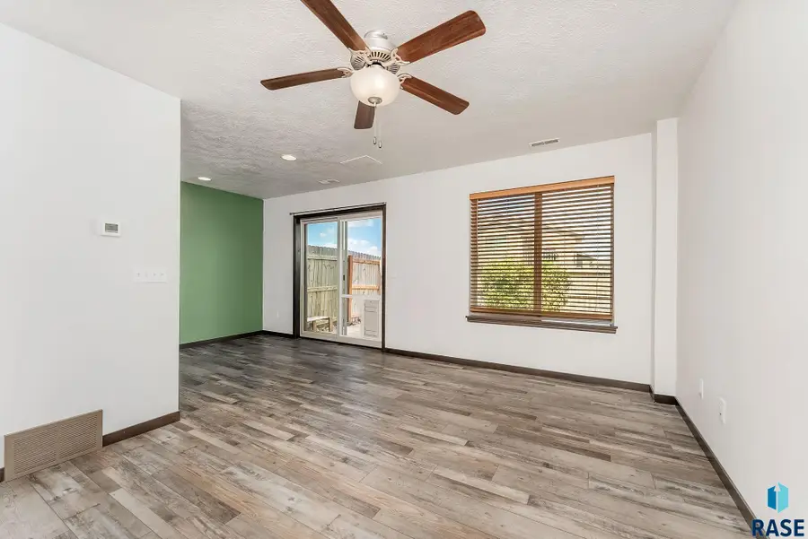 9552 W Broek Dr, Sioux Falls, SD 57106 - Image #2