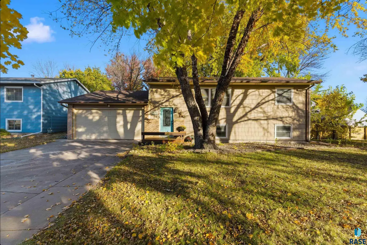 1912 S Hunters Cir, Sioux Falls, SD 57103-4161 - Image #1