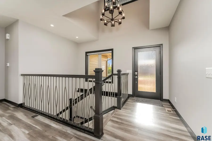 7305 S Kenton Ln, Sioux Falls, SD 57108 - Image #2