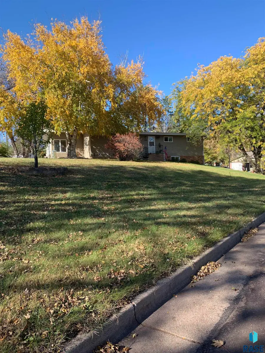 605 Juniata Ave, Dell Rapids, SD 57022 - Image #2