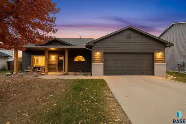 900 Hemlock St, Harrisburg, SD 57032