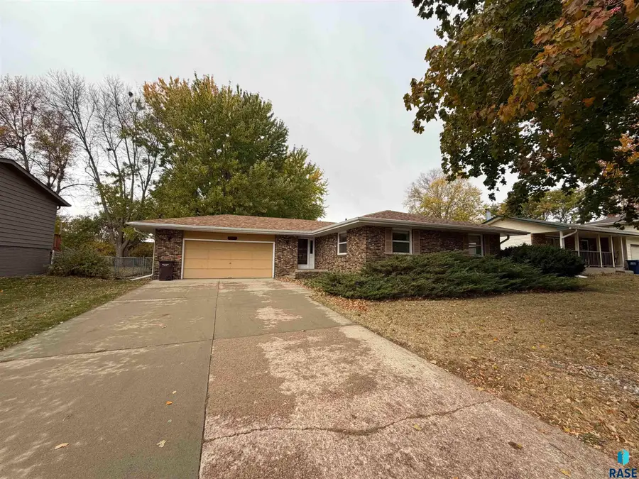 4413 S Lewis Ave, Sioux Falls, SD 57103 - Image #2