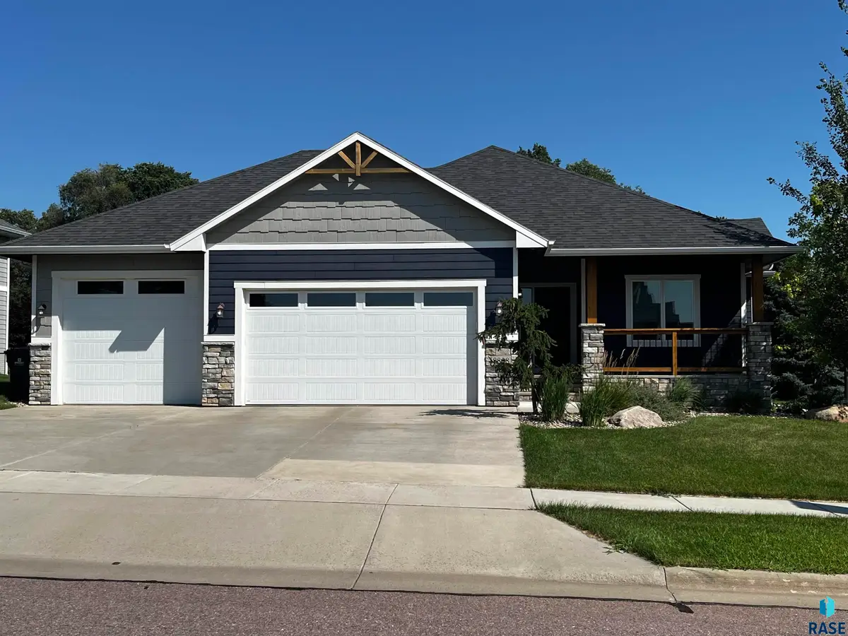 8808 E Silverbell St, Sioux Falls, SD 57110 - Image #1