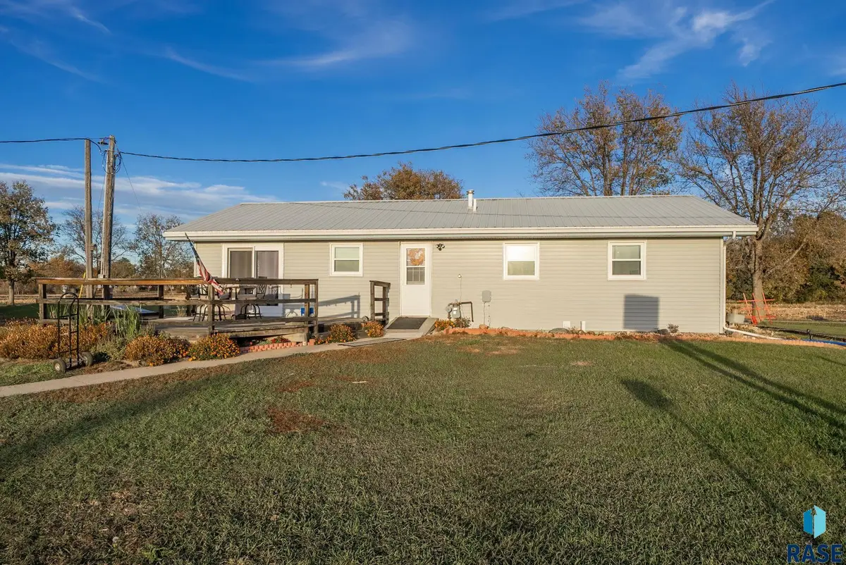 43372 W Washington Ave, Howard, SD 57349 - Image #1