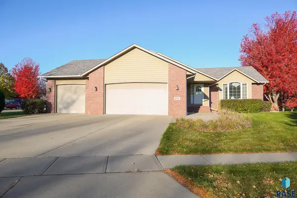 809 S Outlook Dr, Sioux Falls, SD 57106