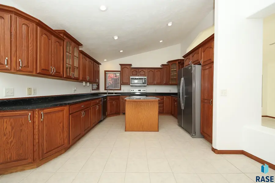 809 S Outlook Dr, Sioux Falls, SD 57106 - Image #3