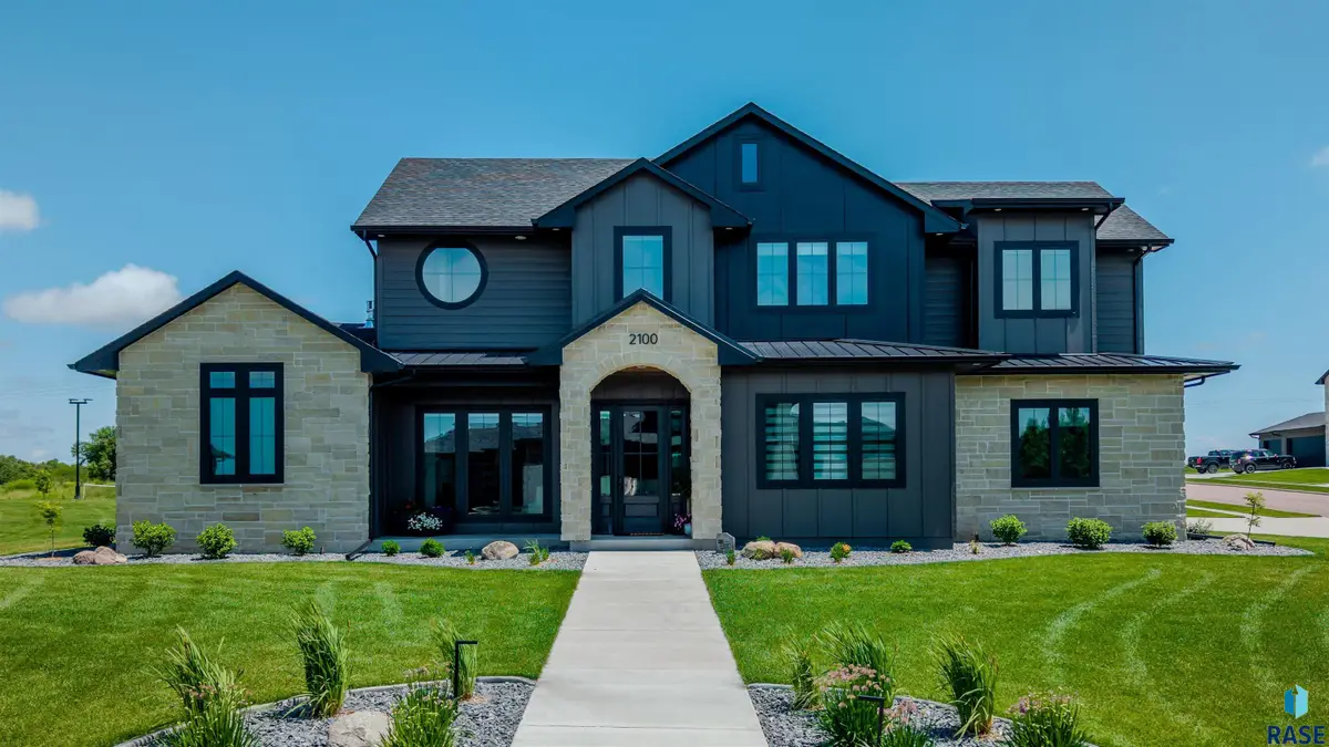 2100 N Marlowe Ave, Sioux Falls, SD 57110 - Image #1