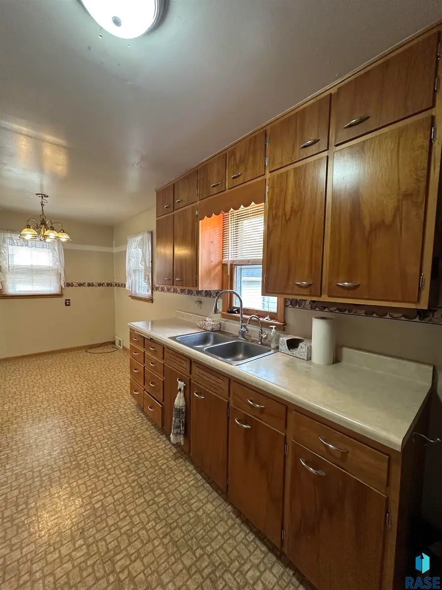 917 N Mckenzie St, Luverne, MN 56156 - Image #3