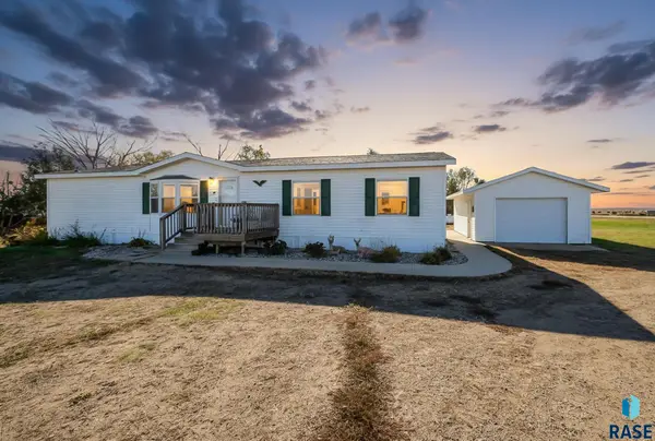 814 Jones St St, Hudson, SD 57034