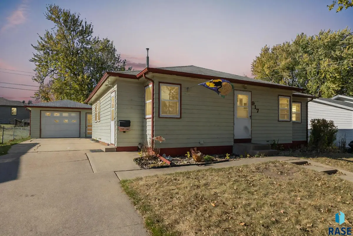 917 S Stephen Ave, Sioux Falls, SD 57103 - Image #1