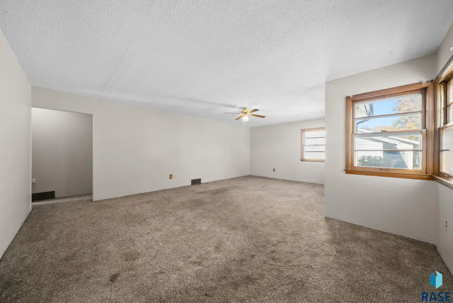 917 S Stephen Ave, Sioux Falls, SD 57103 - Image #3