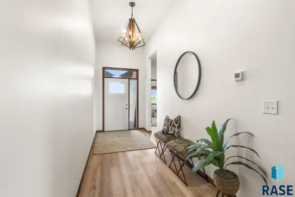 1528 W Autumn Cir, Brandon, SD 57005