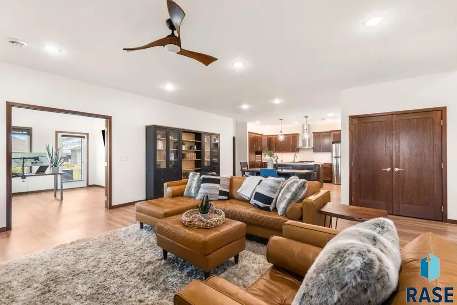 1528 W Autumn Cir, Brandon, SD 57005 - Image #2