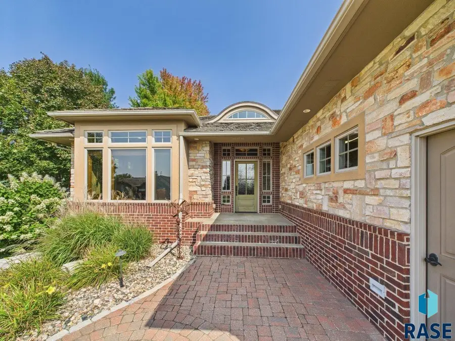 5100 S Briar Cir, Sioux Falls, SD 57108 - Image #2