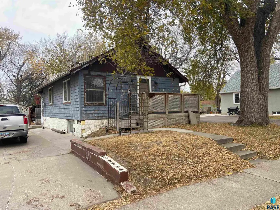 215 S Garfield Ave, Sioux Falls, SD 57104-3105 - Image #2
