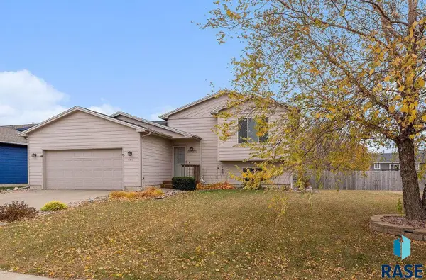 607 Teddy St, Harrisburg, SD 57032