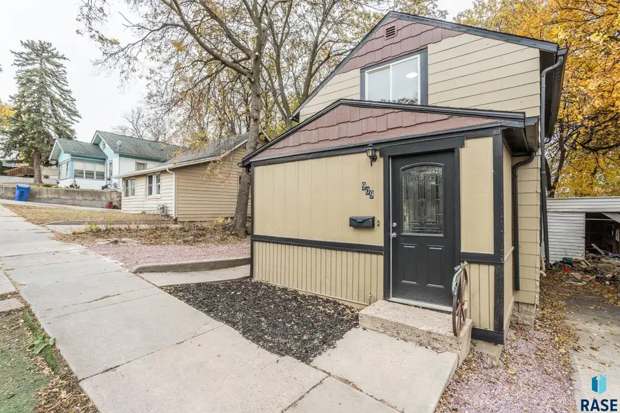 909 N Walts Ave, Sioux Falls, SD 57104 - Image #2