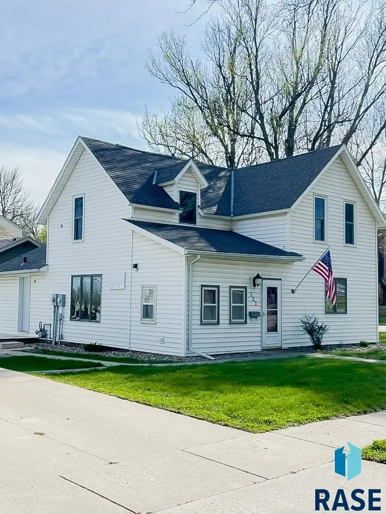 323 W Lincoln St, Luverne, MN 56156 - Image #2