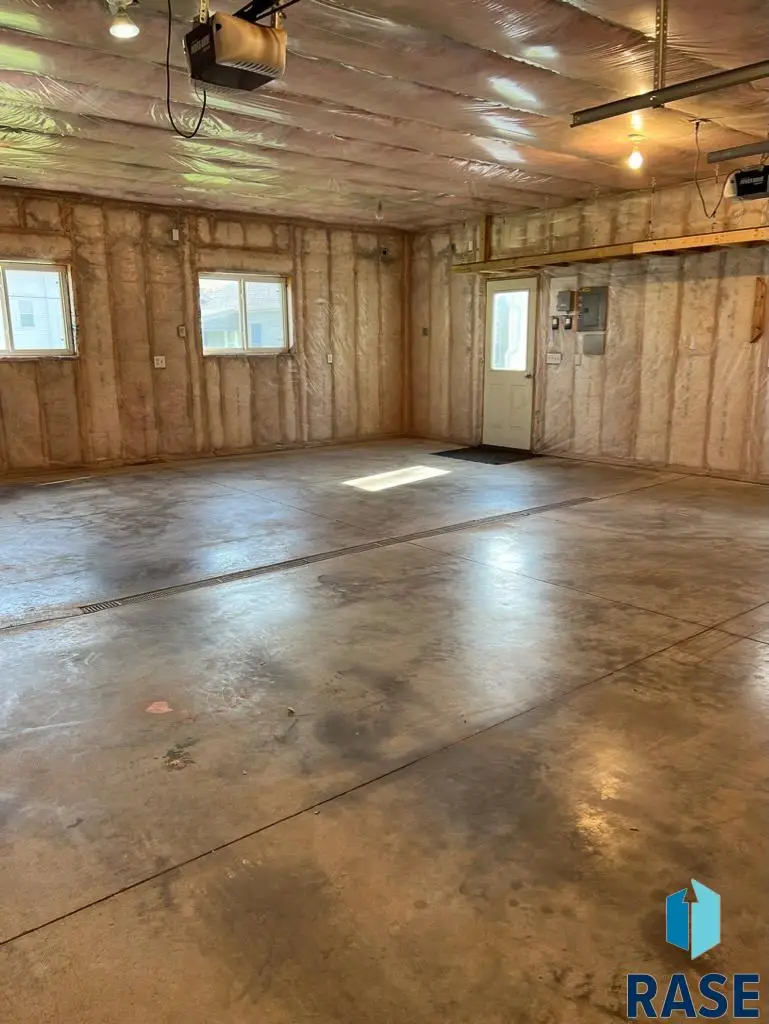 323 W Lincoln St, Luverne, MN 56156 - Image #3