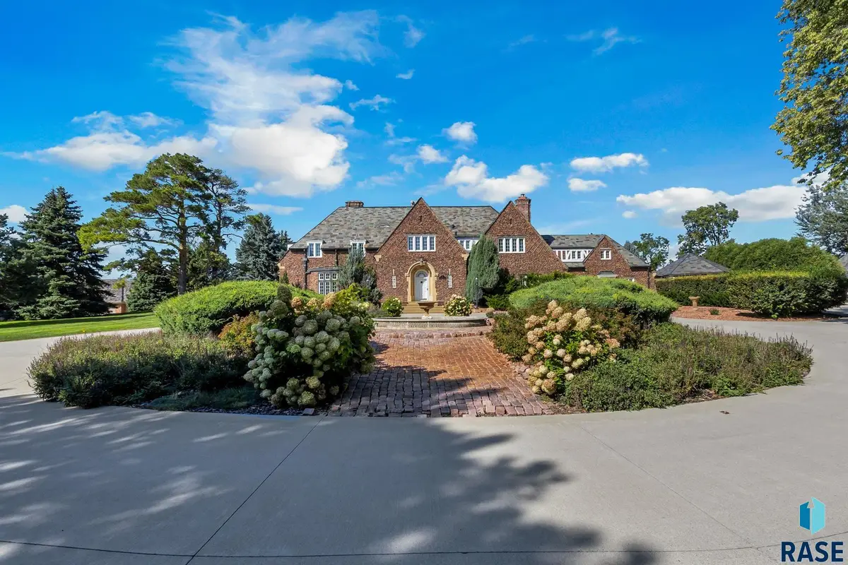 1 W Penmarch Pl, Sioux Falls, SD 57108 - Image #1