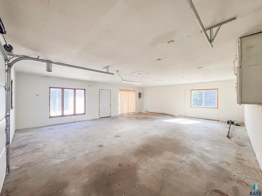 3301 S Terry Ave, Sioux Falls, SD 57106 - Image #3