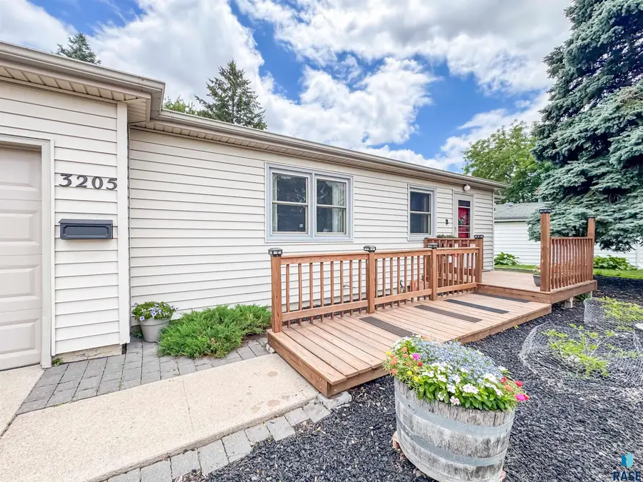 3205 E 18th St, Sioux Falls, SD 57103 - Image #2