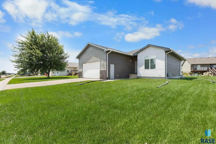 307 S Shebal Ave, Harrisburg, SD 57032 - Image #2