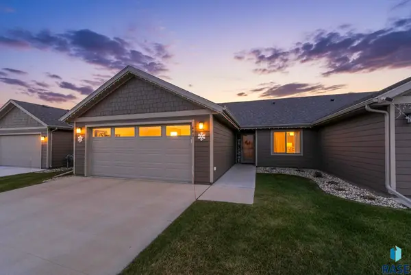 541 Brookside Pl, Harrisburg, SD 57032