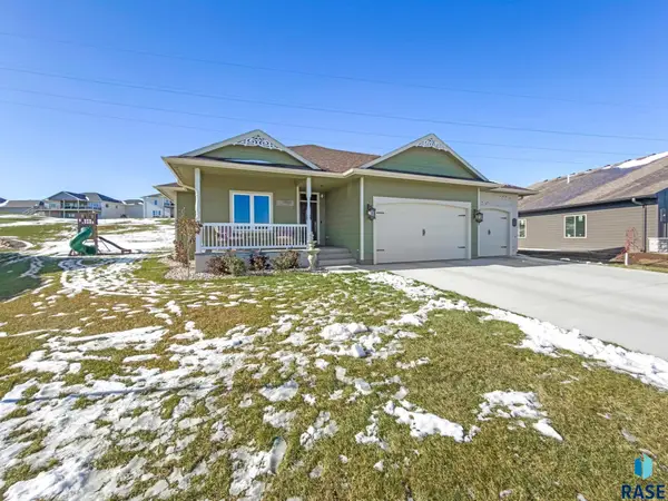 821 N Sylvan Dr, Sioux Falls, SD 57110