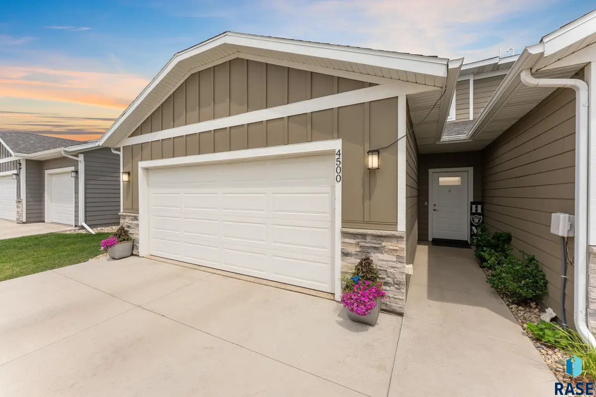 4500 E Whisper Ridge Pl, Sioux Falls, SD 57108 - Image #1