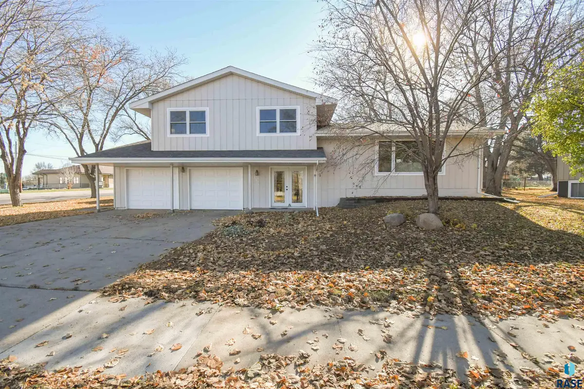 5301 W 32nd St, Sioux Falls, SD 57106 - Image #1