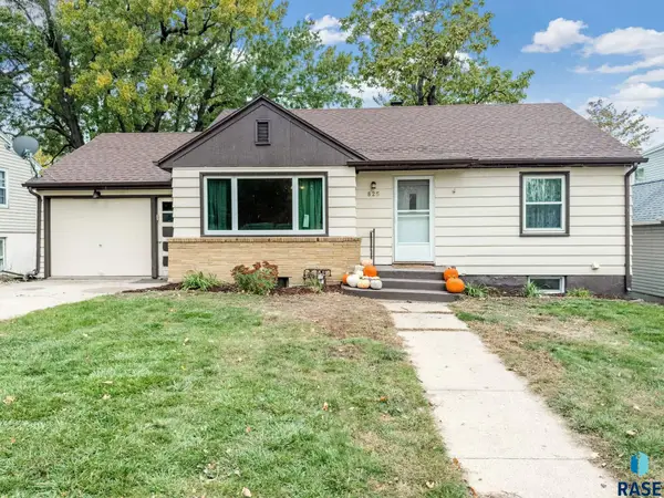 825 S Willow Ave, Sioux Falls, SD 57104