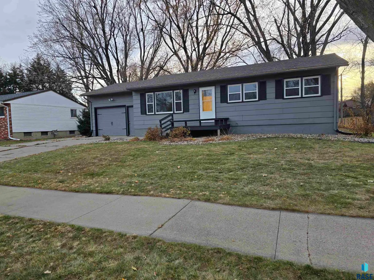 5601 W 45th St, Sioux Falls, SD 57106 - Image #1