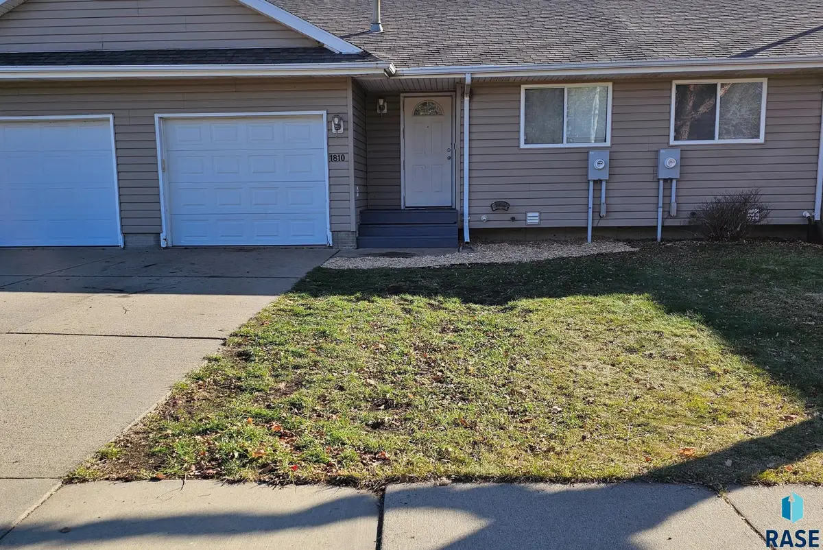 1810 S Campbell Trl, Sioux Falls, SD 57106 - Image #1