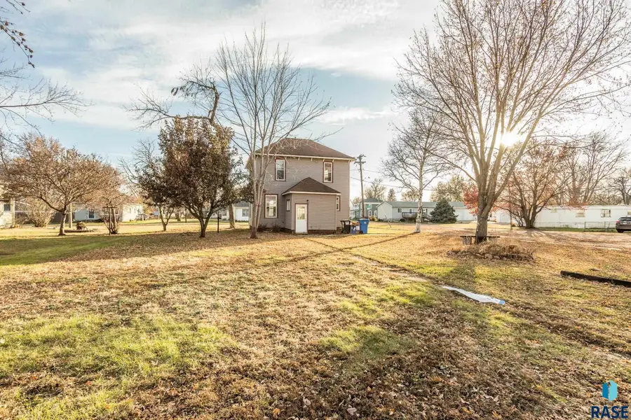 200 E 3rd St, Worthing, SD 57077 - Image #2