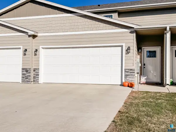 6122 E Copper Pl, Sioux Falls, SD 57110