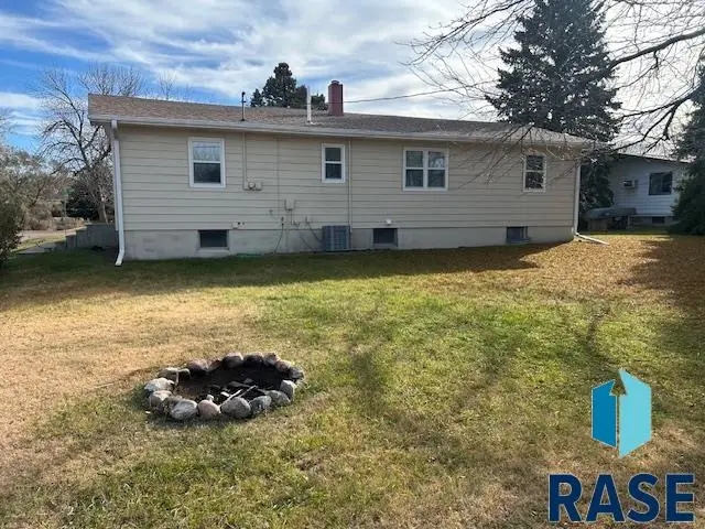 904 S Sanborn St, Chamberlain, SD 57325 - Image #2