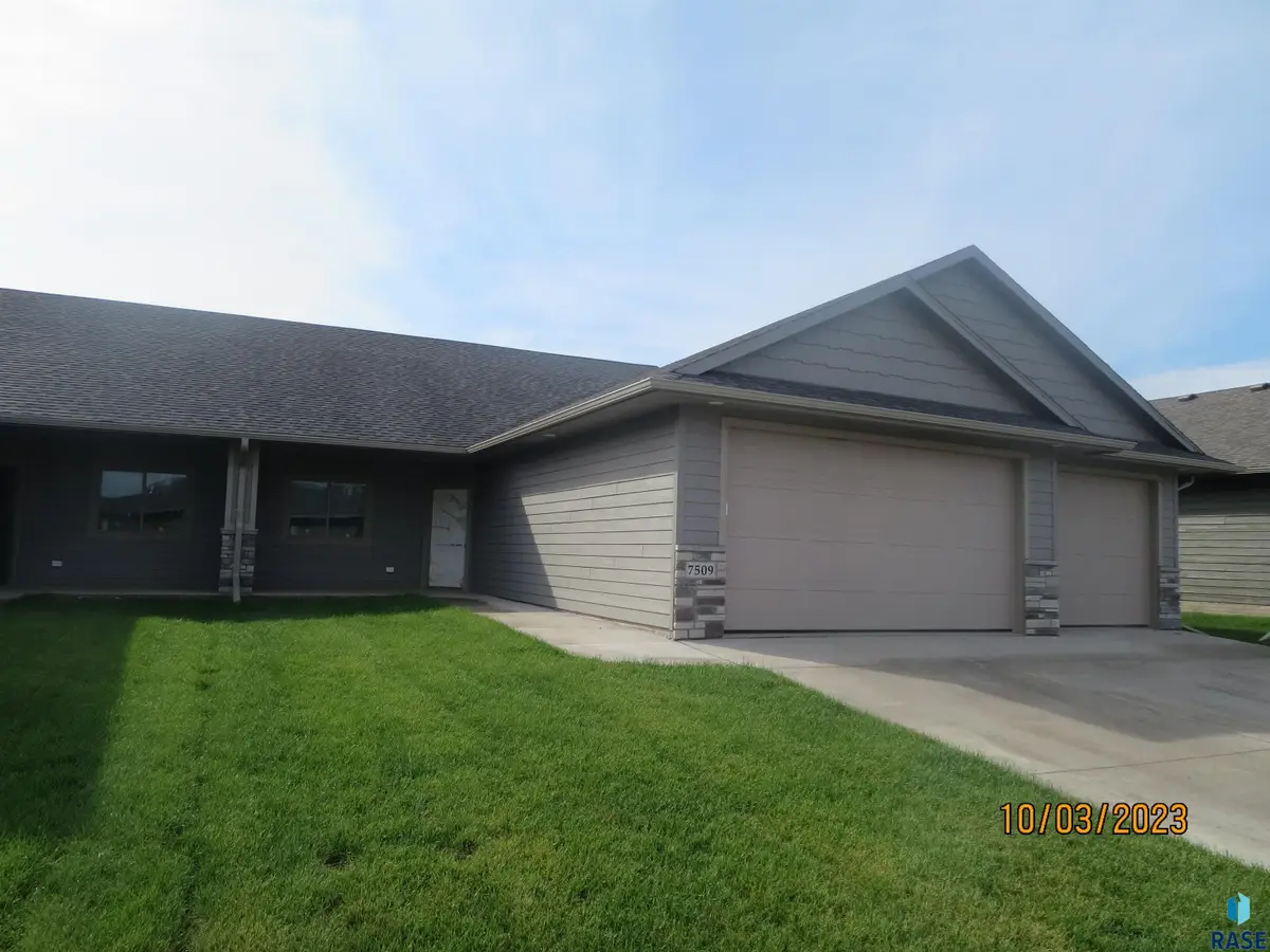 7509 W Flowerfield Pl, Sioux Falls, SD 57108 - Image #1