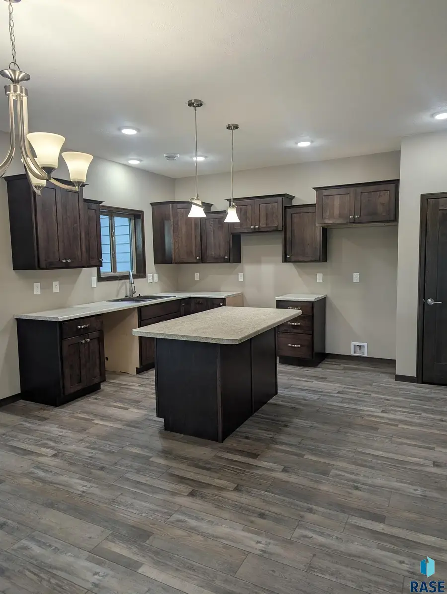 7509 W Flowerfield Pl, Sioux Falls, SD 57108 - Image #3