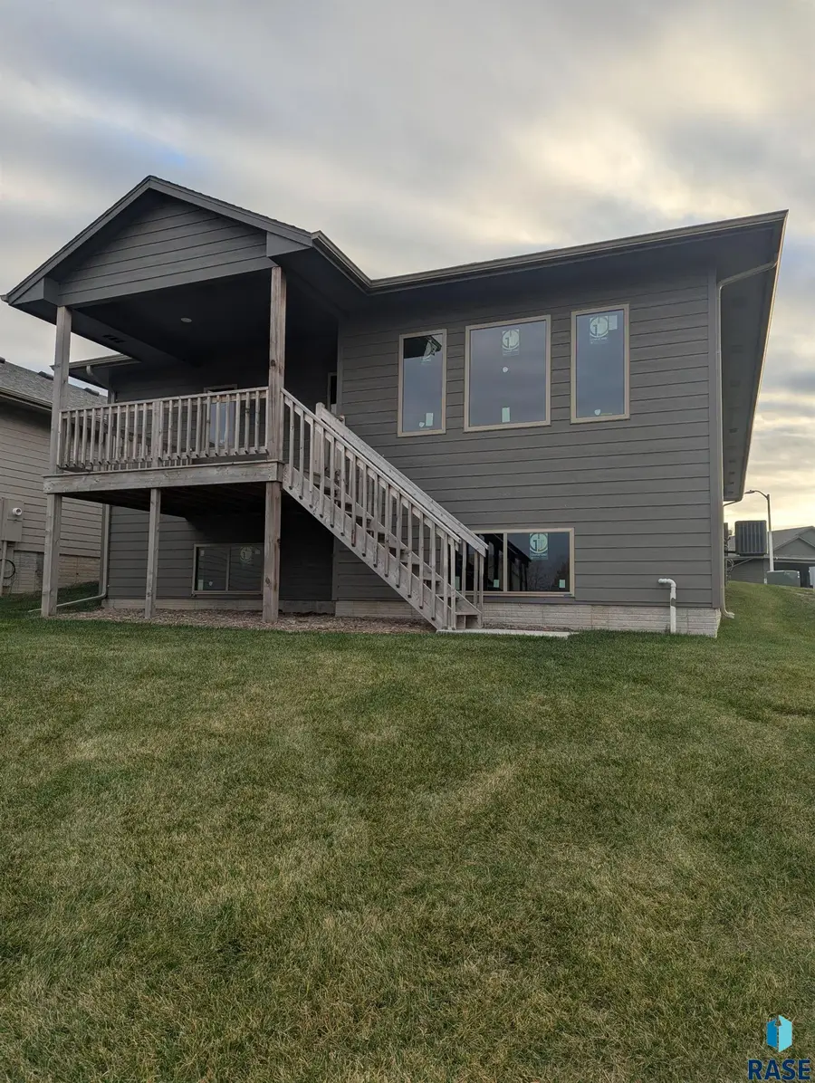 7508 W Flowerfields Pl, Sioux Falls, SD 57106 - Image #3
