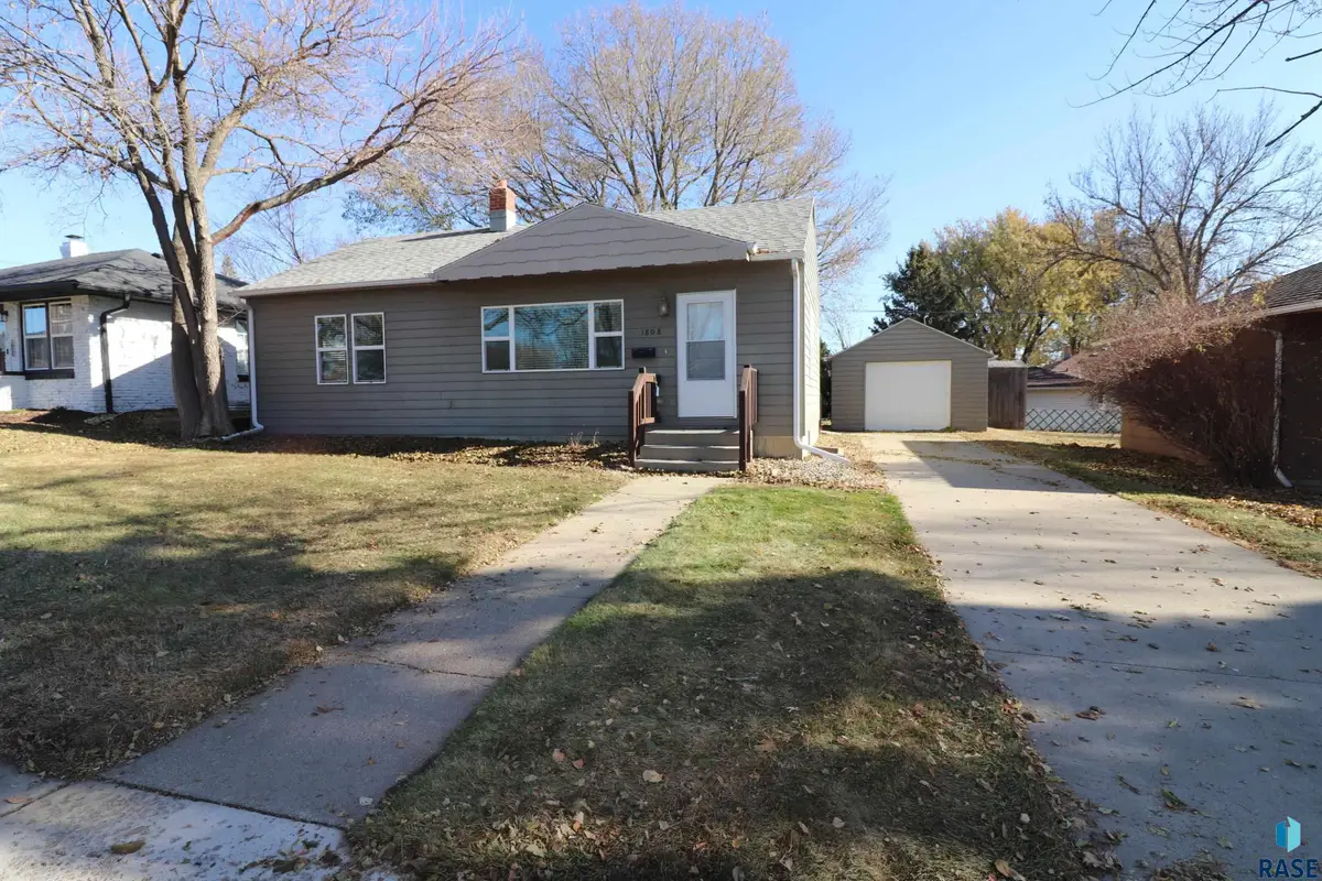 1808 S Holly Ave, Sioux Falls, SD 57105 - Image #1
