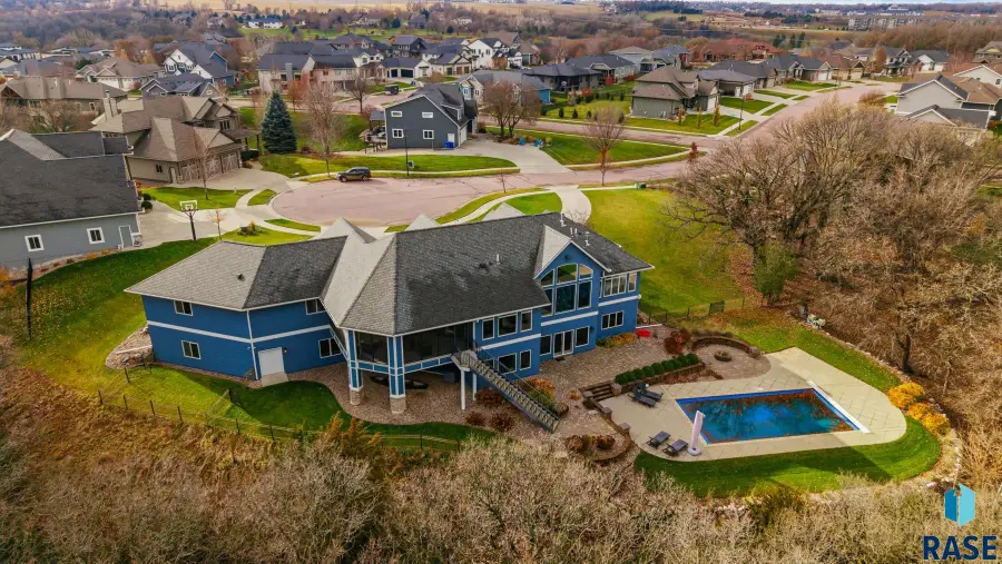 9004 E Torrey Pine Cir, Sioux Falls, SD 57110-7614 - Image #2