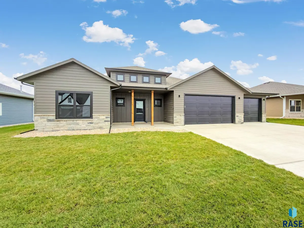 5410 W Colonial Ct, Sioux Falls, SD 57107 - Image #1
