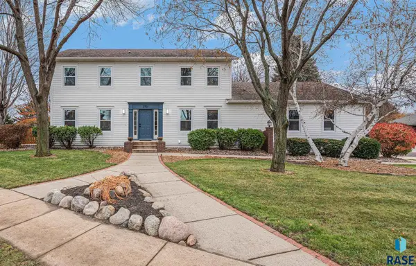 2701 E Thomas Cir, Sioux Falls, SD 57103