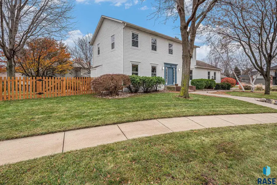 2701 E Thomas Cir, Sioux Falls, SD 57103 - Image #2