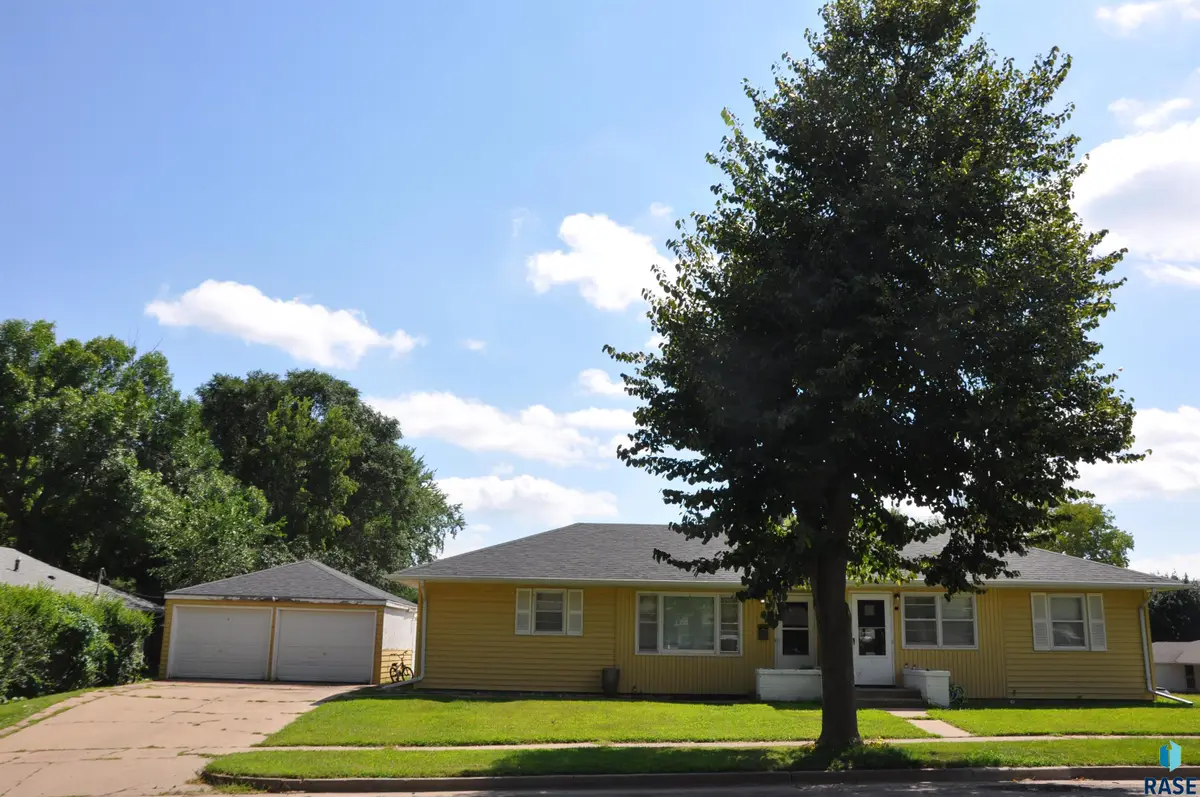 1301 E 28th St, Sioux Falls, SD 57103 - Image #1