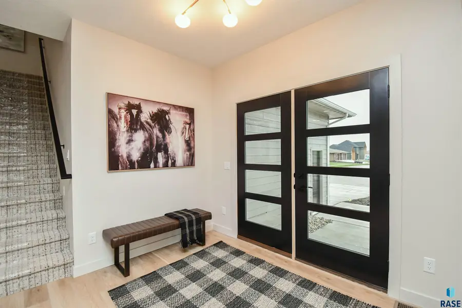 901 N Sylvan Dr, Sioux Falls, SD 57110 - Image #3