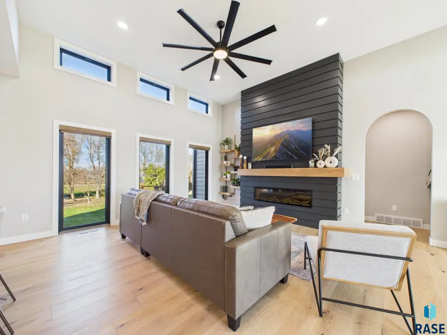 47518 Pony Meadow Ct, Renner, SD 57055 - Image #2